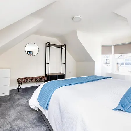 2 Bedroom Apartment On Peebles High Street Exterior photo