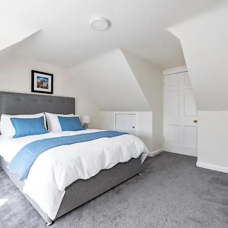 2 Bedroom Apartment On Peebles High Street Exterior photo
