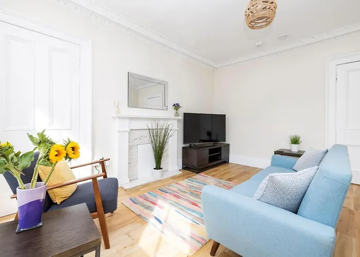 2 Bedroom Apartment On Peebles High Street