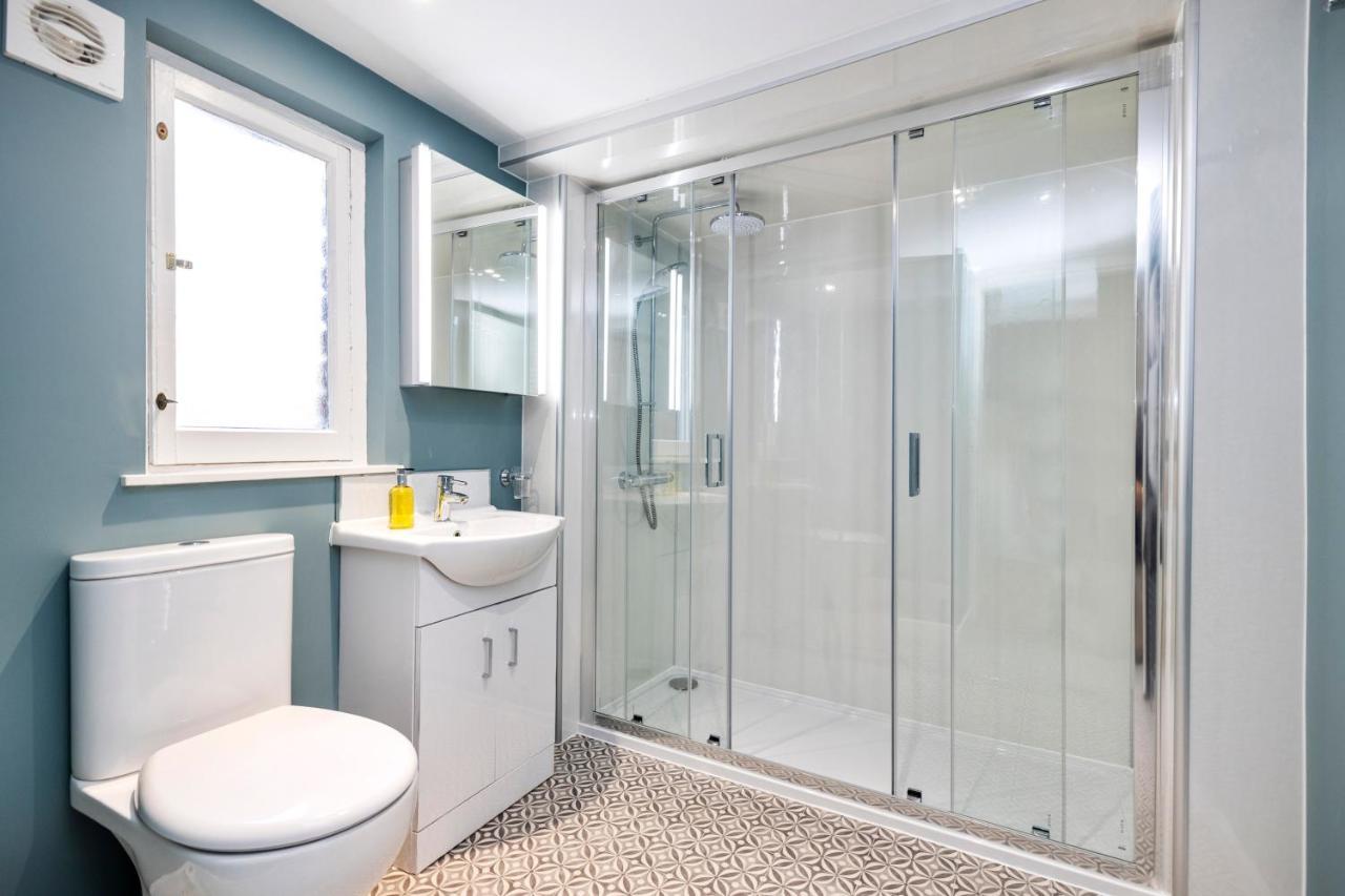 2 Bedroom On High Street * Peebles
